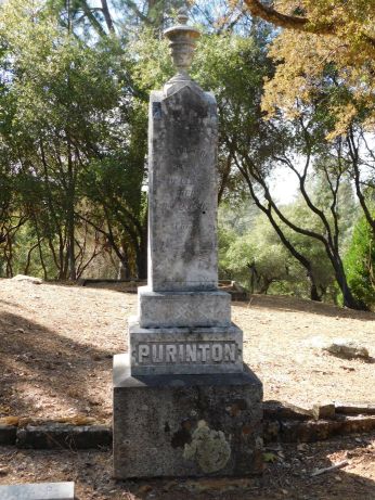 [Picture of Purington grave]